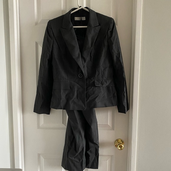 BN Tahari Blazer and Pantsuit Set - Picture 1 of 10